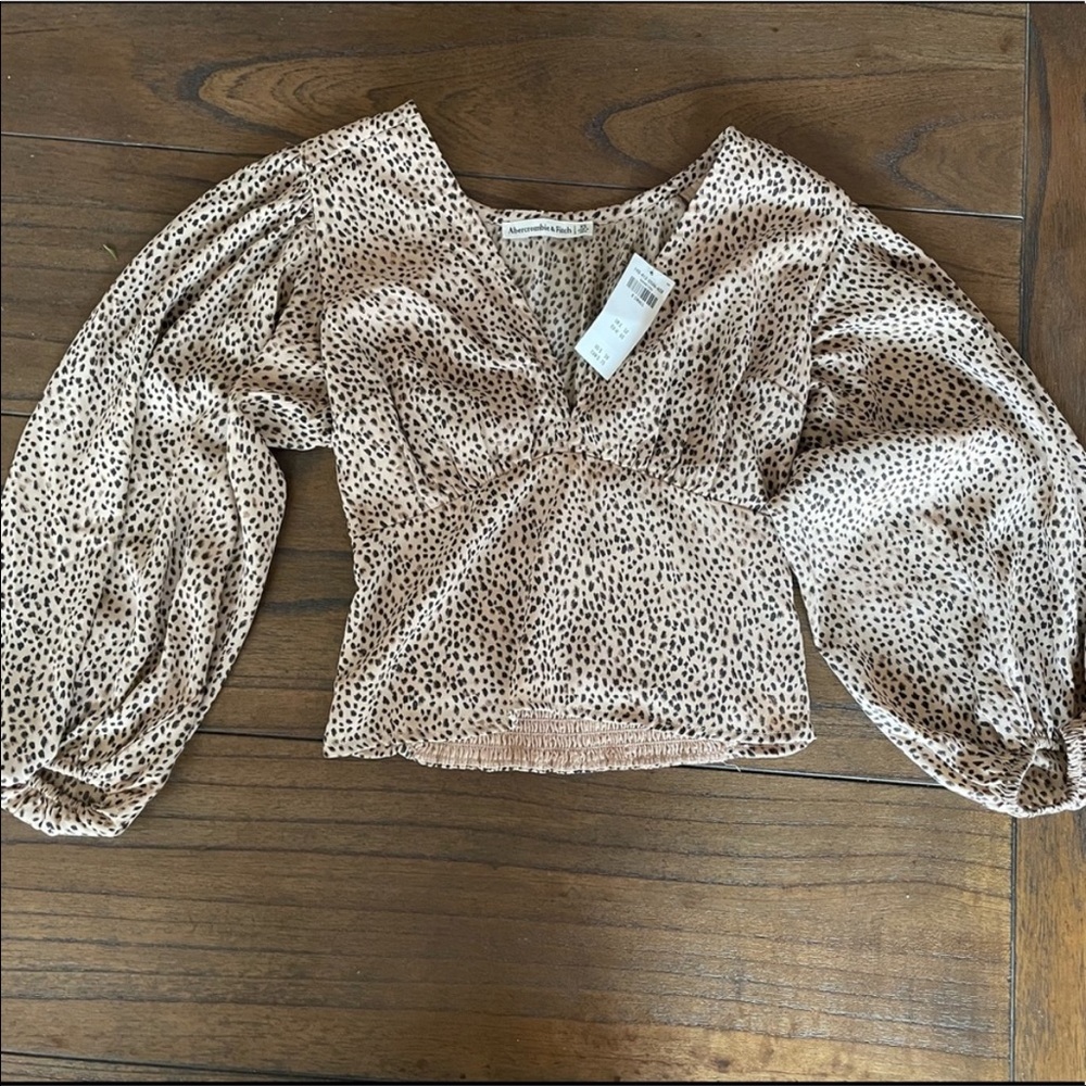 NWT A&F 3/4 Sleeve V-Neck Blouse